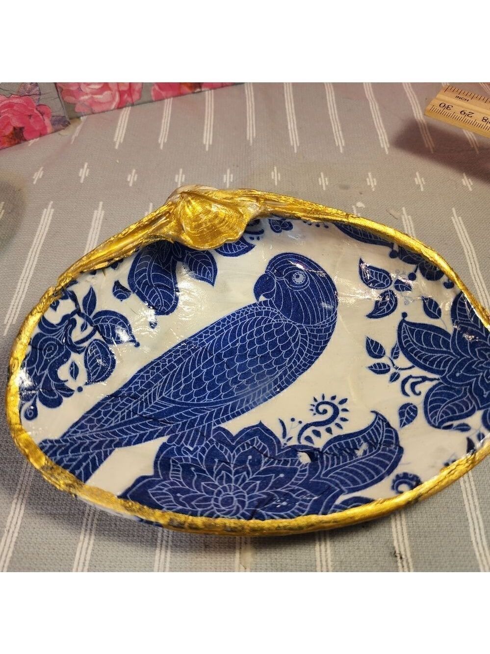 DECOUPAGE CLAM SHELL DECOUPAGE BLUE BIRD ON A CLAM SHELL TRINKET DISH - Picture 4 of 10